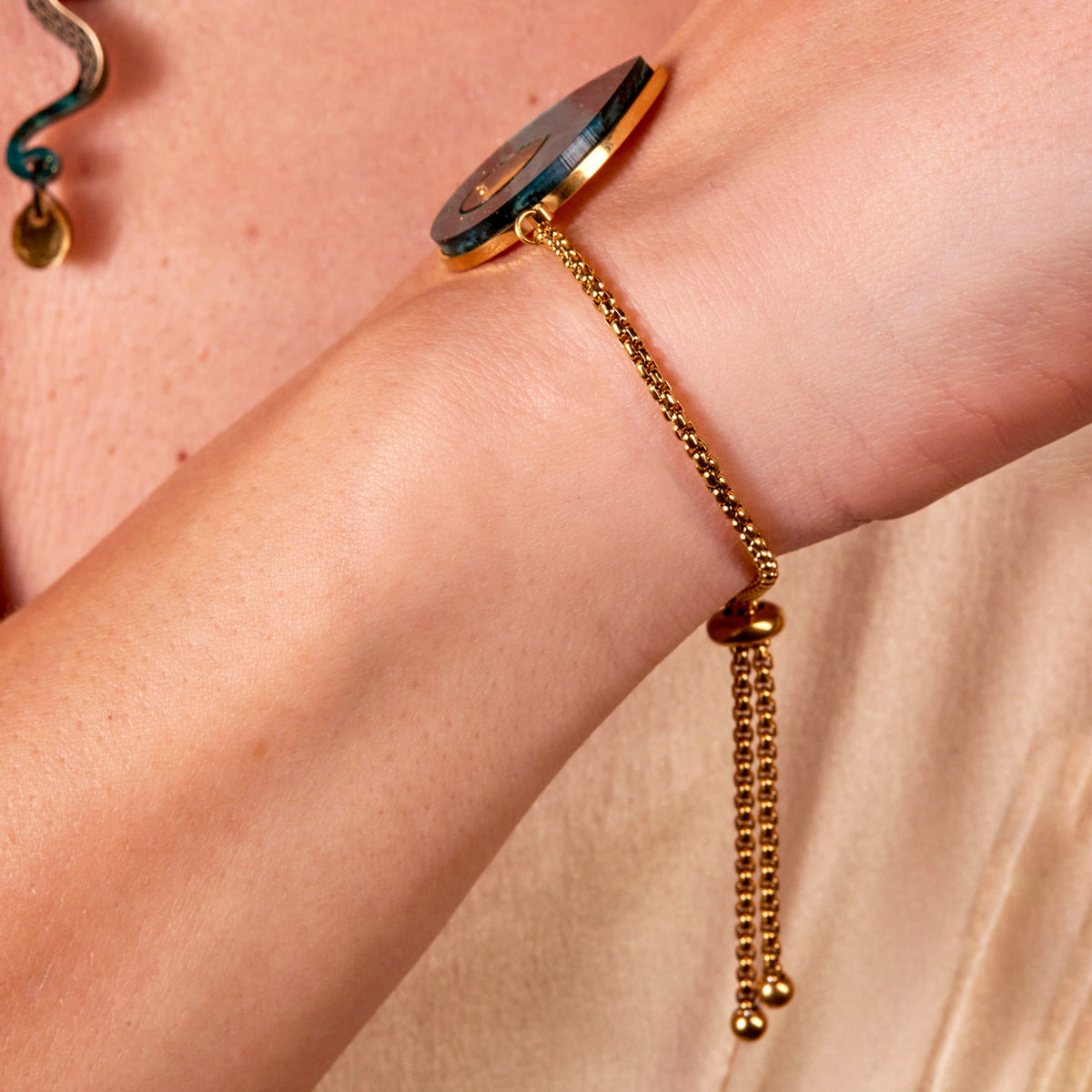 MEDUSA Gold drop-pendant Bracelet | Gold-Flecked Teal Marble
