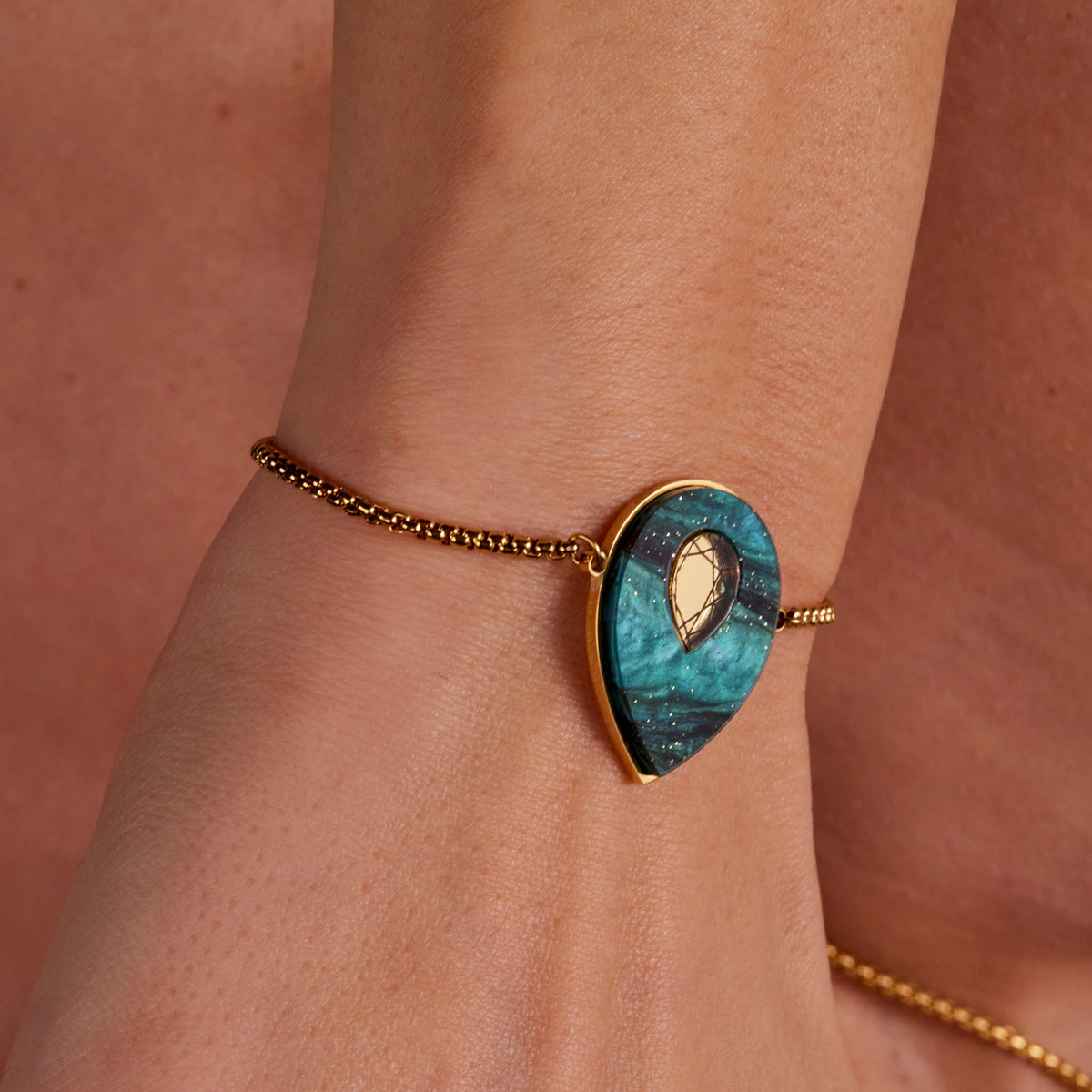 MEDUSA Gold drop-pendant Bracelet | Gold-Flecked Teal Marble